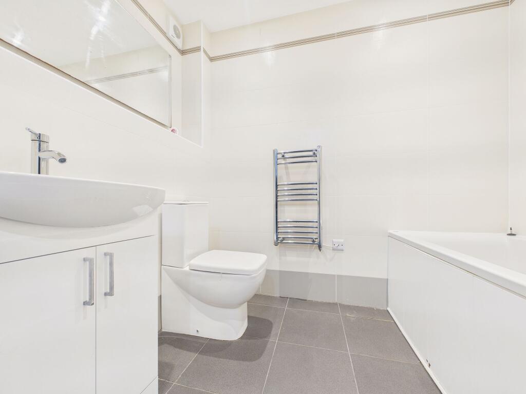Apartment in Newcastle upon Tyne - View 4