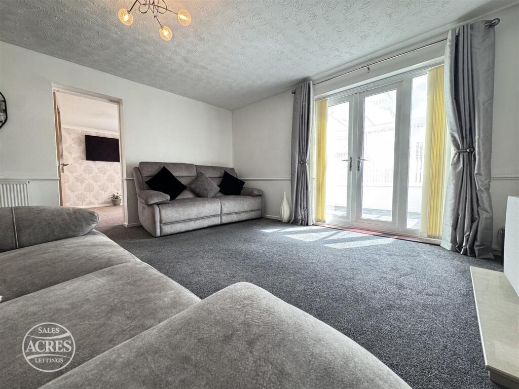 Lodge Pool Close, Great Barr, Birmingham photo 3