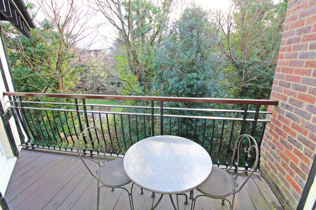 Wickham Road, Beckenham, BR3 - View 4