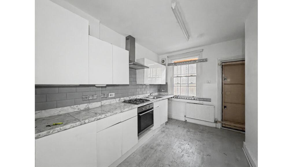 House in London, Peabody Cottages, West Green - View 3