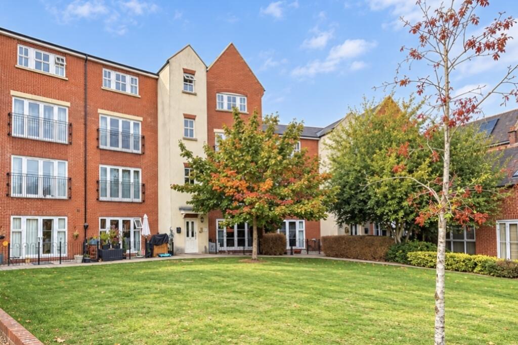 2-bed flat on Kings Wharf, Wantage, £207,500