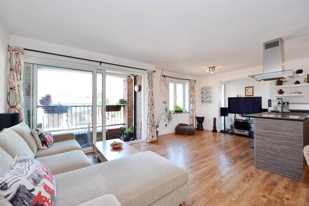 Main image of property: Plymouth Wharf, E14