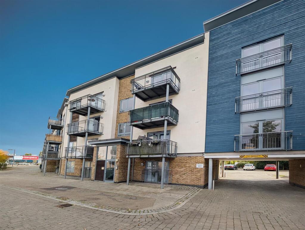 Main image of property: Quayside Drive, Colchester, CO2 8GE
