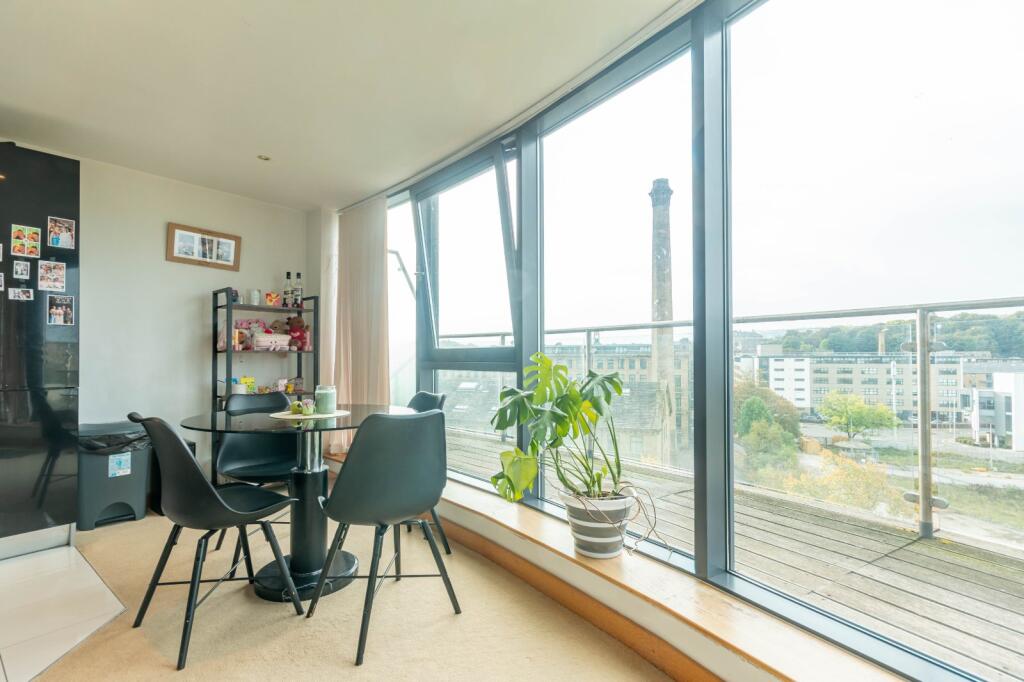 Apartment in Bradford, Shipley - View 5