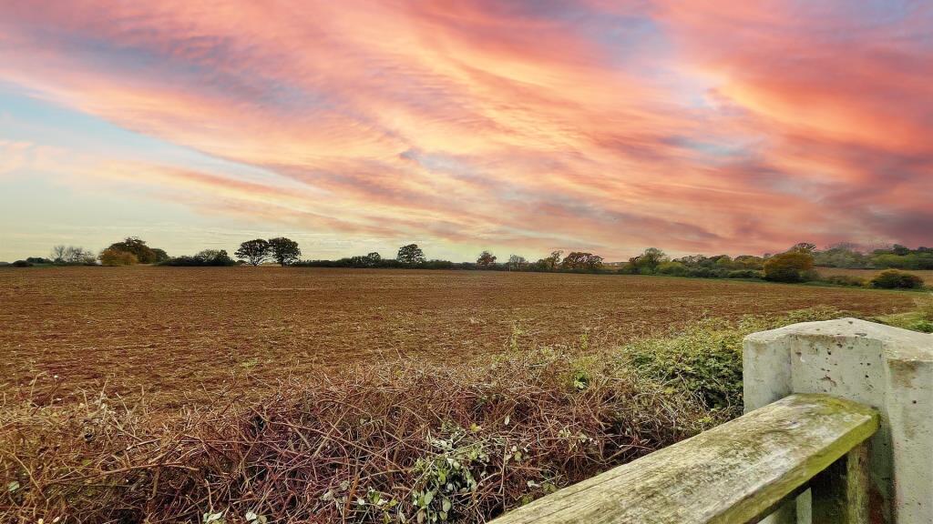 Dugmore Avenue, Kirby-le-Soken, Essex photo 2