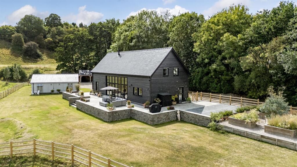 Main image of property: Twll Barn, Pentrebeirdd, Guilsfield, Welshpool, SY21 9DN