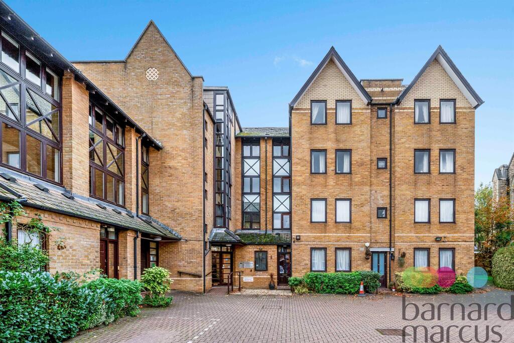 2-bed other on Hamilton Square, Sandringham Gardens, London, £375,000