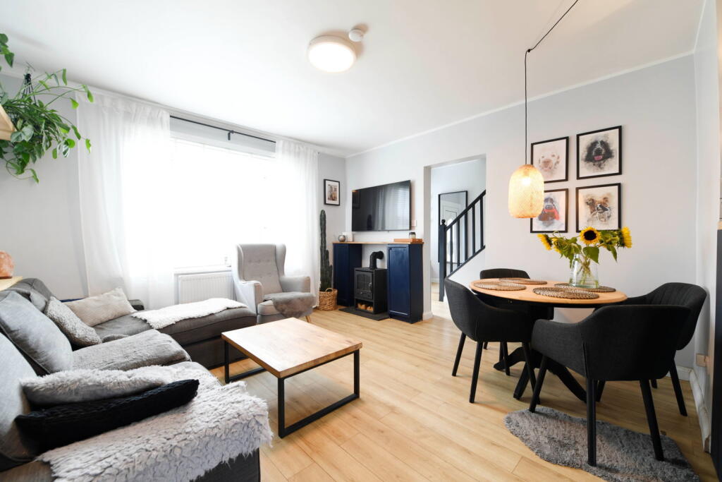 House in Stevenston, Mayfield, Ardeer - More