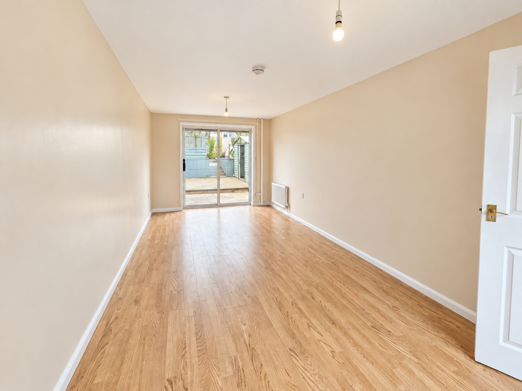 House in Newport - View 4