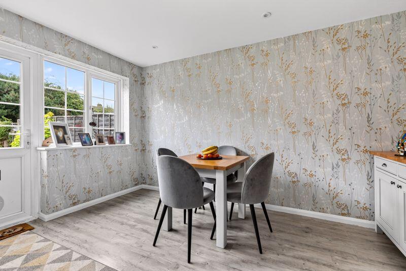 Marlborough Close, Hersham – další