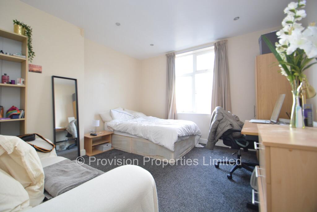 7 bedroom semi-detached house for rent