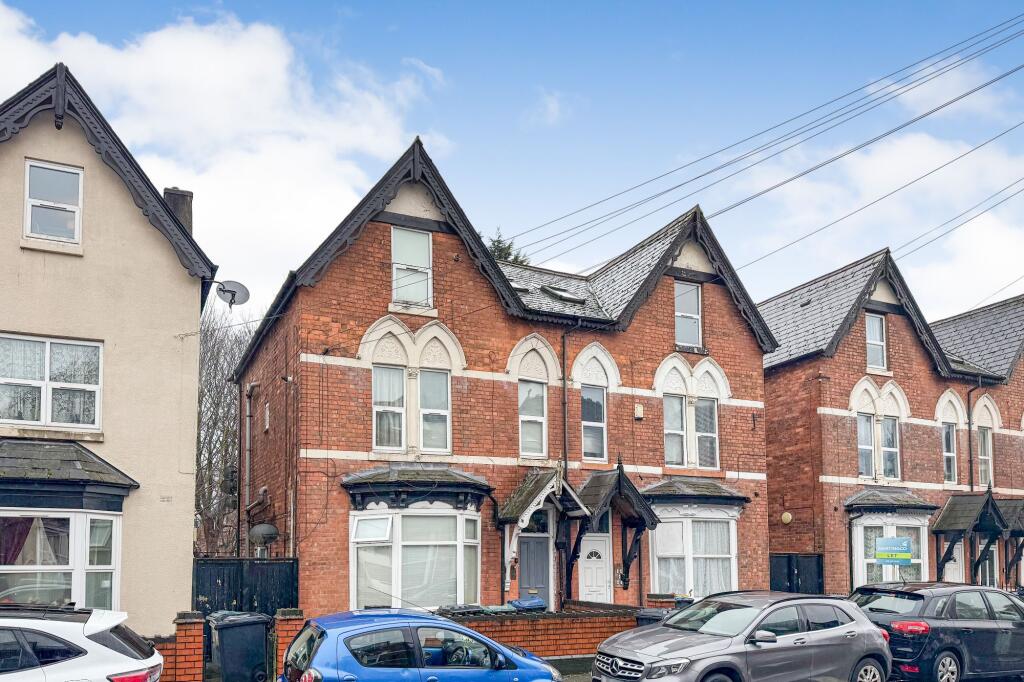 Main image of property: 54 Gillott Road, Birmingham B16 0EZ