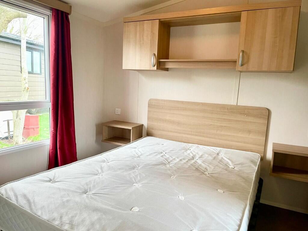 Loire Lodge, Manor House Holiday Park, Church Laneham, Nottinghamshire photo 4