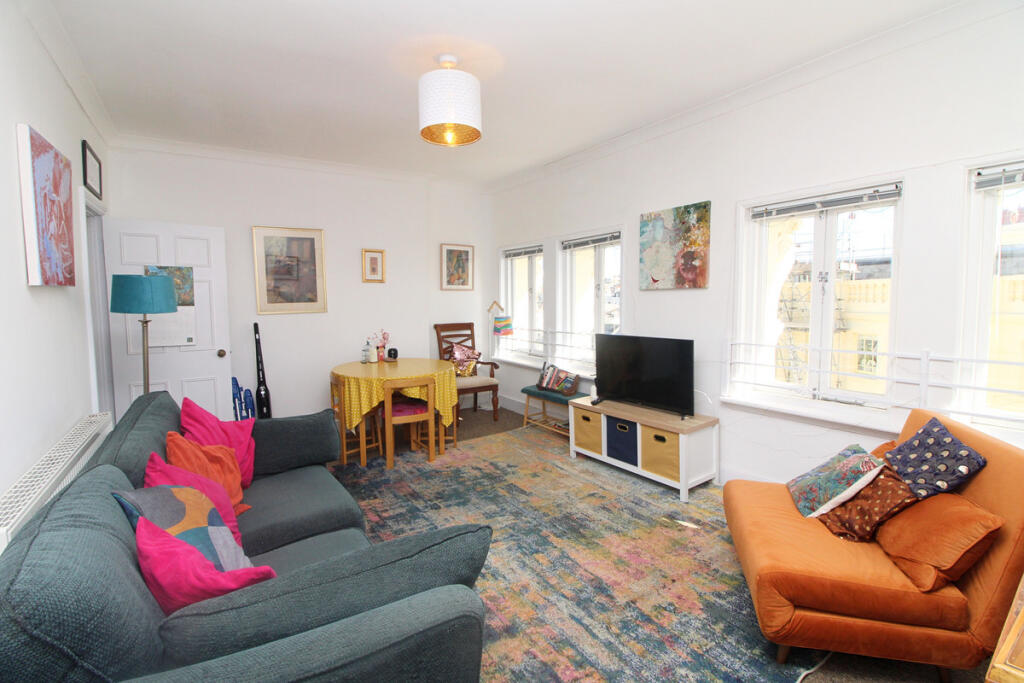 Apartment in Hove, Brunswick - View 3