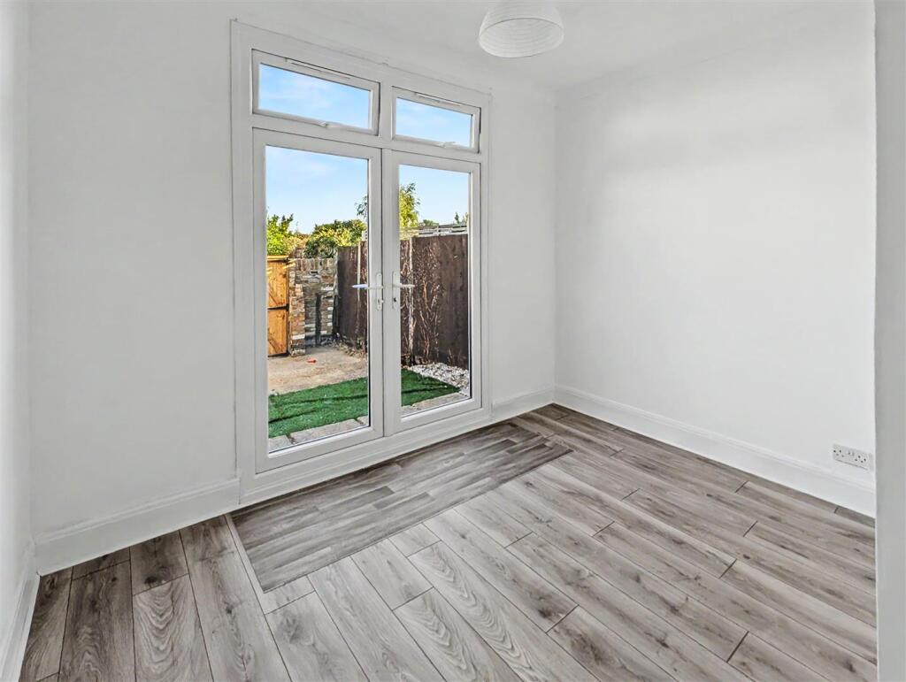 Apartment in Southend-on-Sea, Westcliff-on-Sea - View 4