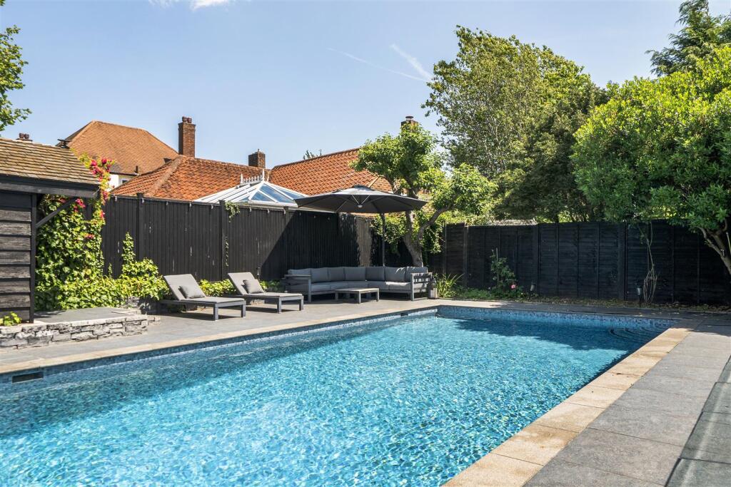 50 Smitham Downs Road, Purley, CR8 photo 4