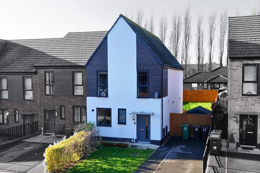 3-bed terraced on Mallard Way, South Elmsall, Pontefract, £200,000