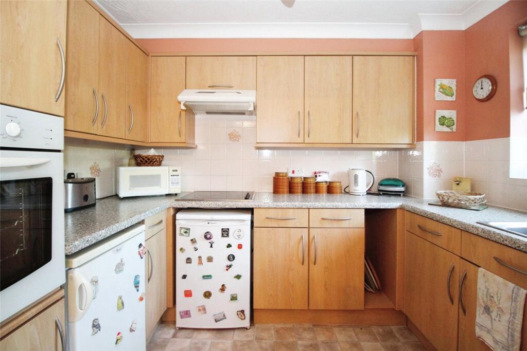 Walderslade Centre, Walderslade Road, Chatham, Kent, ME5 photo 3