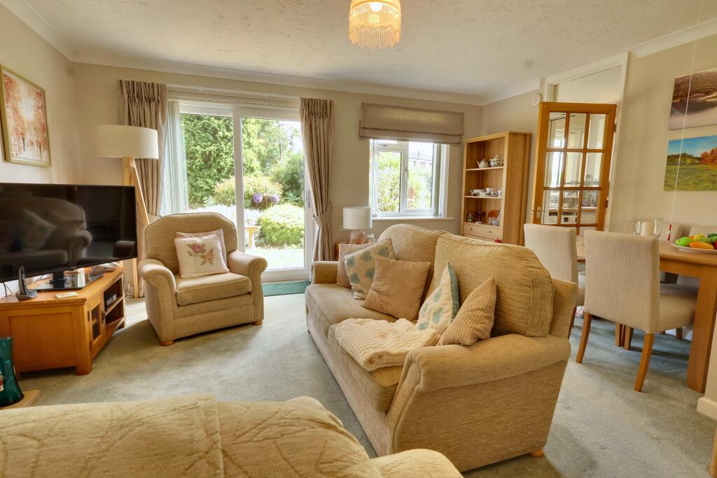 Apartment in East Hampshire, Clanfield - View 2