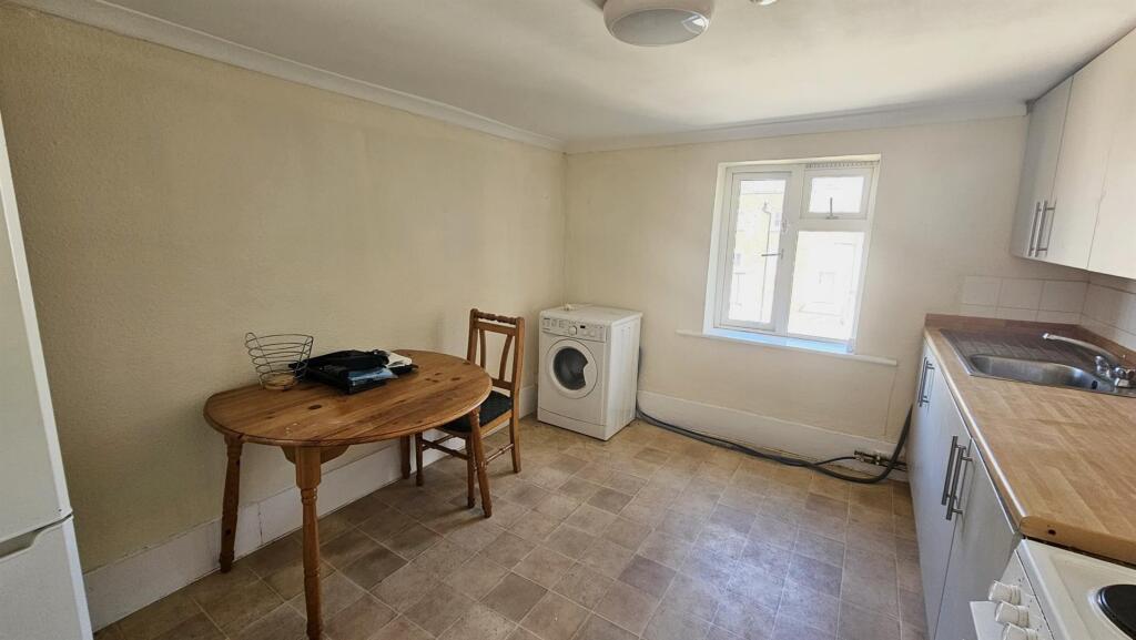 House in Canterbury - View 5