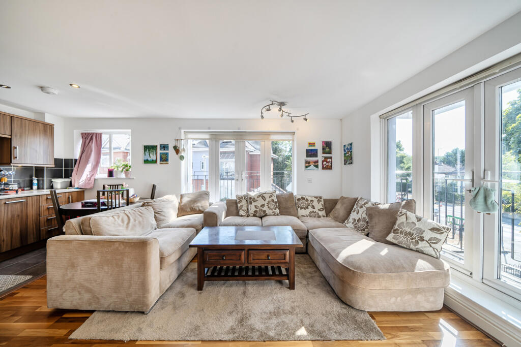 Apartment in Harrow - View 3