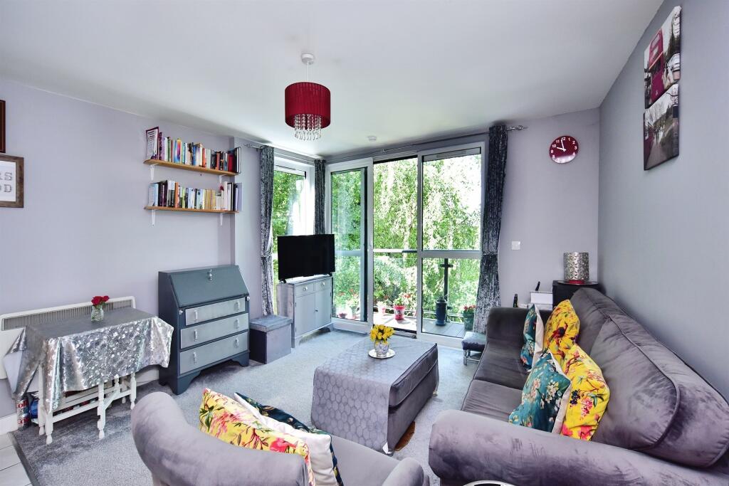 Apartment in Maidstone, Kent - View 4