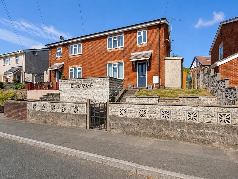 Heol Hendy, Pontyclun, Rhondda Cynon Taff. CF72 9AN