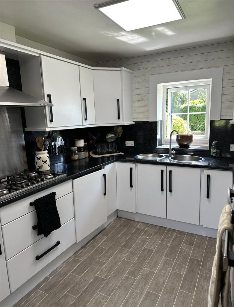 Wibsey Park Avenue, Bradford, West Yorkshire, BD6 photo 3