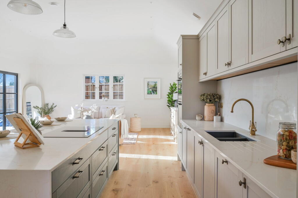 The Show Home, Meadow View, Charlwood photo 3