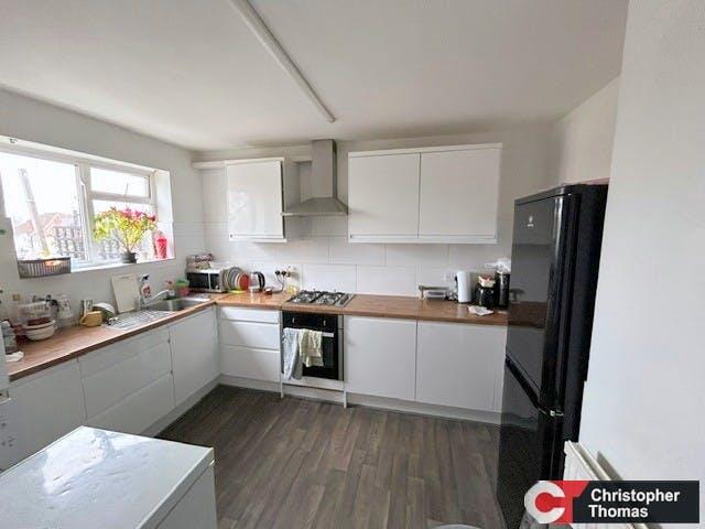 Kitchen ii.jpg