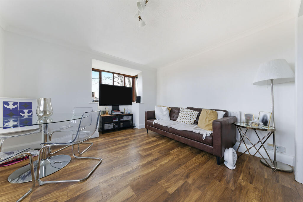 Birchwood Close, Morden photo 2