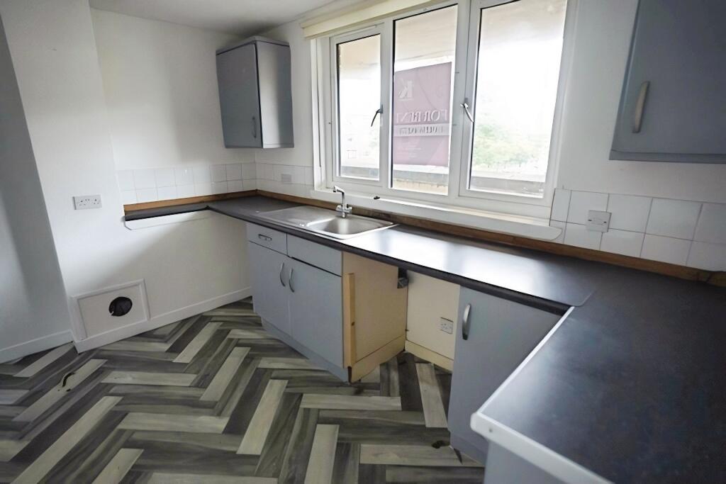 Apartment in Cumbernauld, North Lanarkshire - View 4
