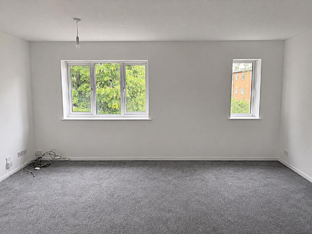 Apartment in Three Rivers, Abbots Langley - View 2