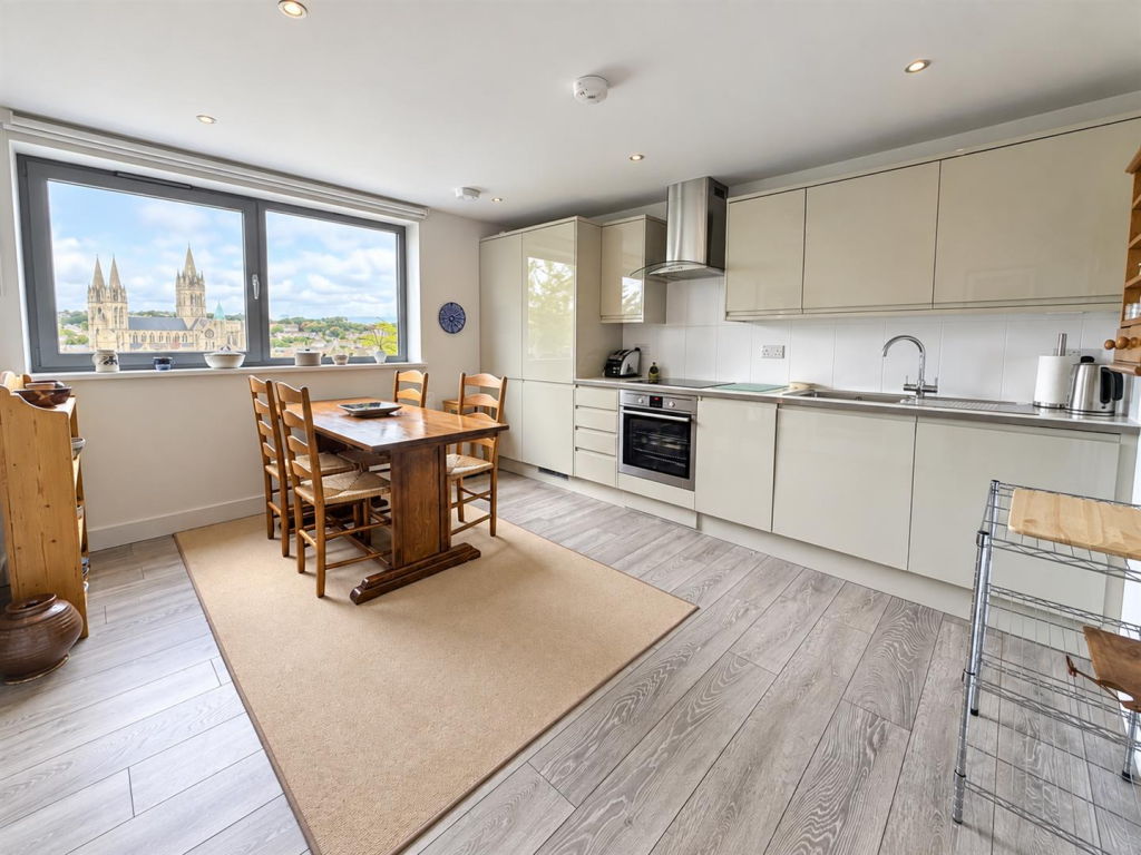 Apartment in Truro - View 5