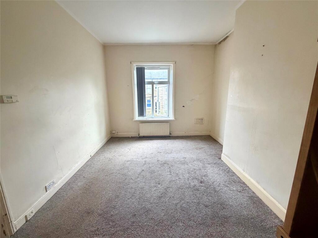 House in Bradford, West Yorkshire - View 4