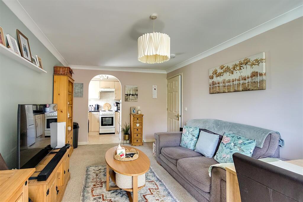 Apartment in Worthing, Broadwater - View 3