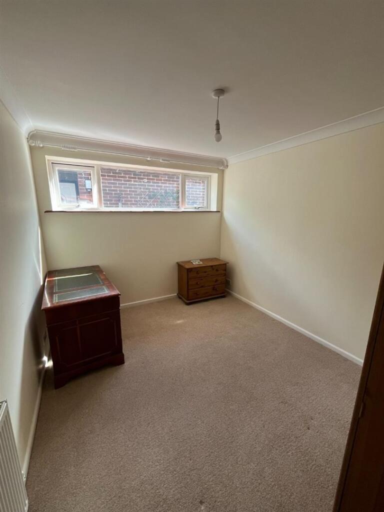Apartment in Highcliffe, Walkford - More