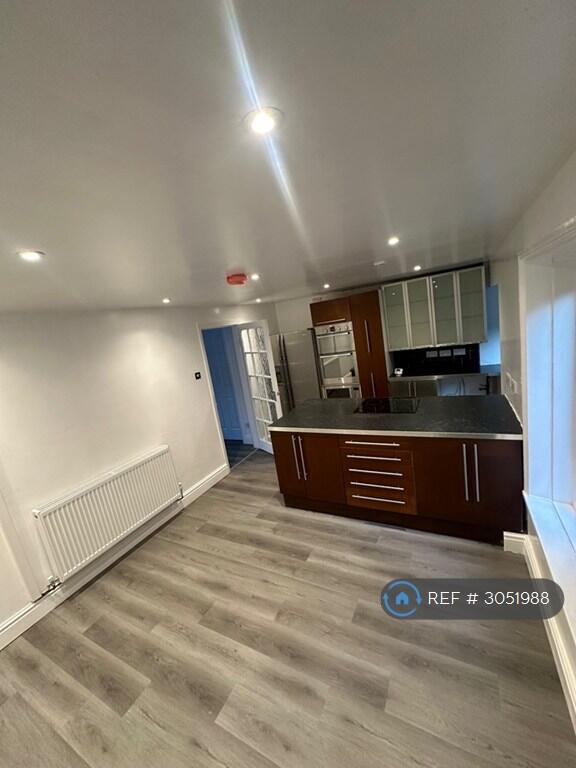 House in Huddersfield - View 5