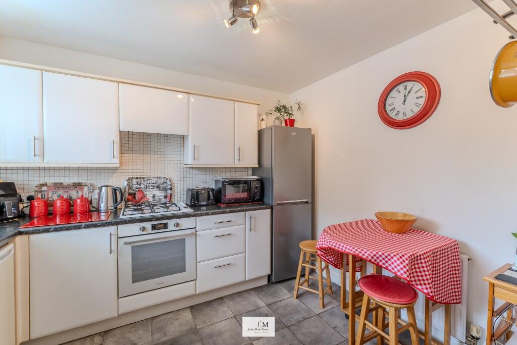 Peppercorn Close, Christchurch, Dorset, BH23 photo 3