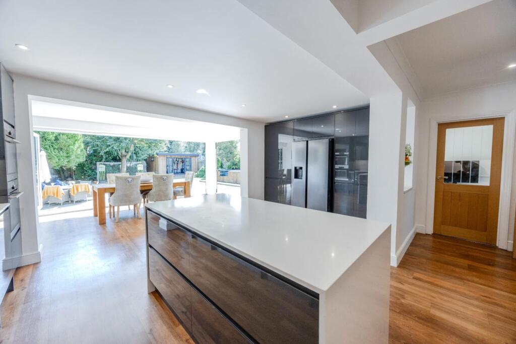 House in Southend-on-Sea - More
