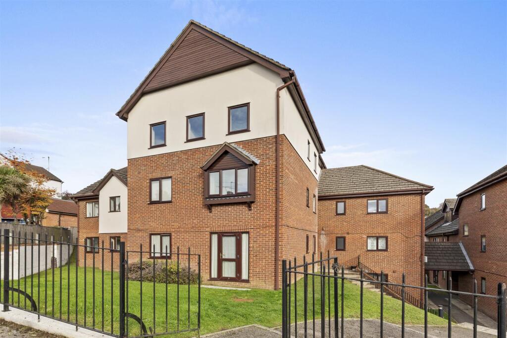 Main image of property: Totteridge Avenue, High Wycombe