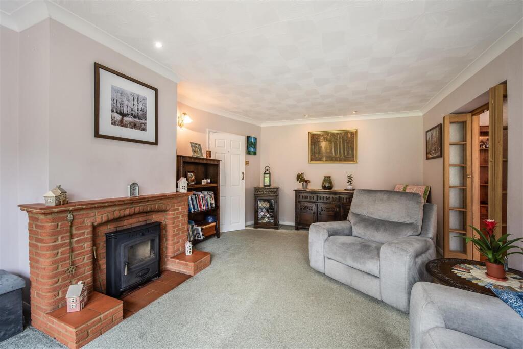 Lovell Close, Thruxton, Andover photo 3