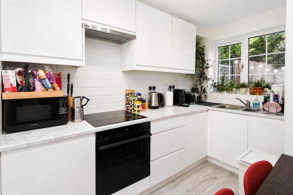 House in Sutton - More