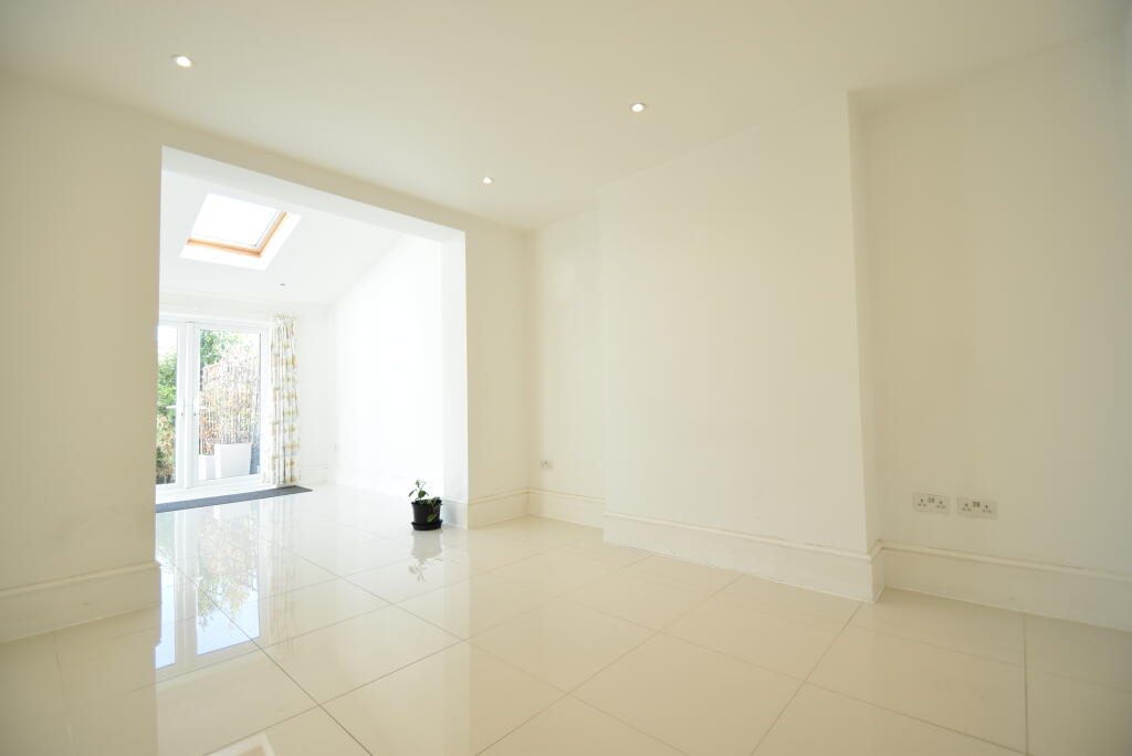 House in London, South End, New Eltham - View 4