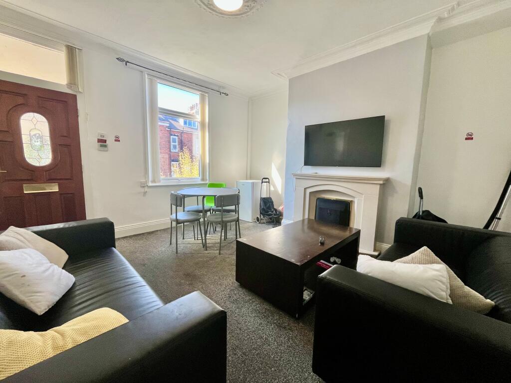 House in Leeds, West Yorkshire - View 2