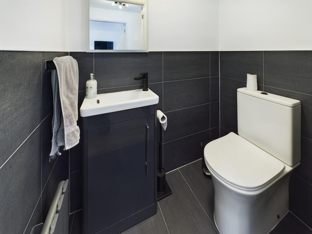 Jefferson Drive, Great Sankey, Warrington, WA5 photo 3