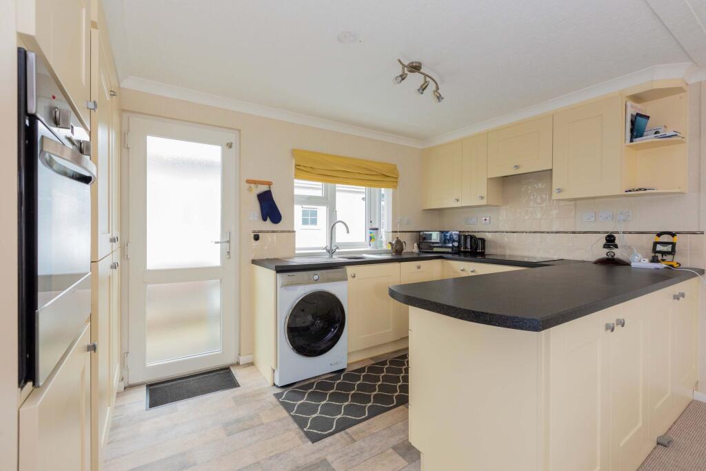 Marlow Road, Henley-On-Thames, RG9 photo 3