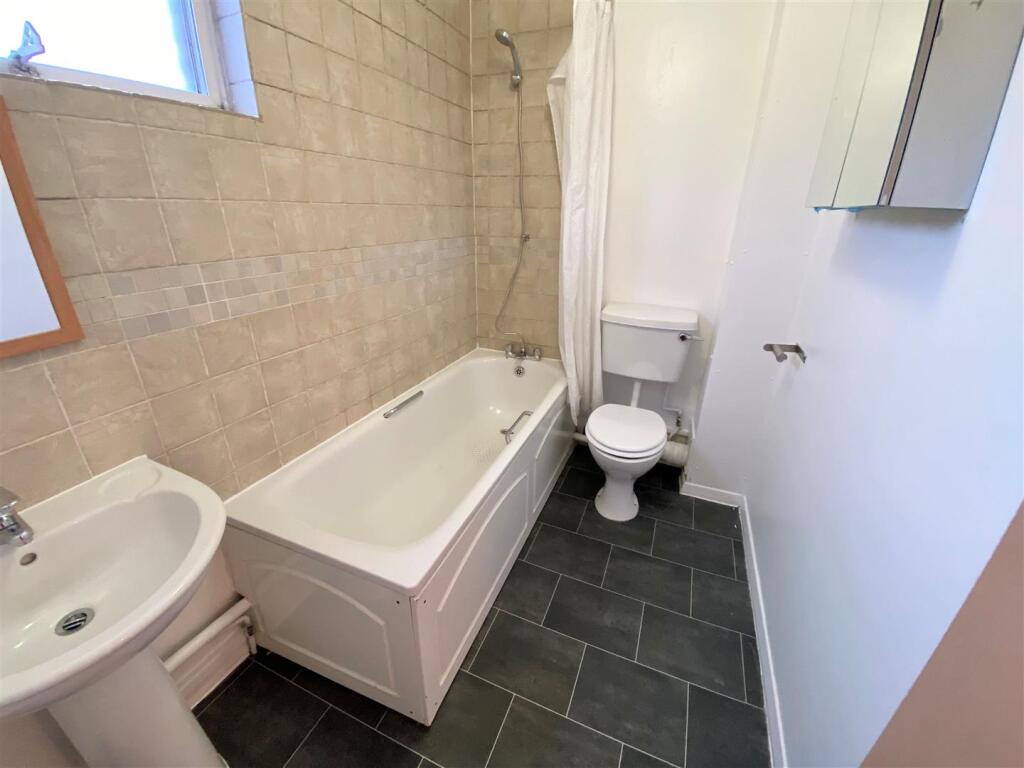 Apartment in Welwyn Hatfield, Hilltop, Hatfield - More