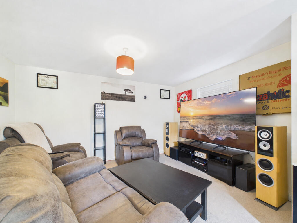 Apartment in Derby, Shelton Lock - View 4