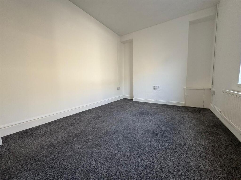 House in Cardiff, Tylorstown - More